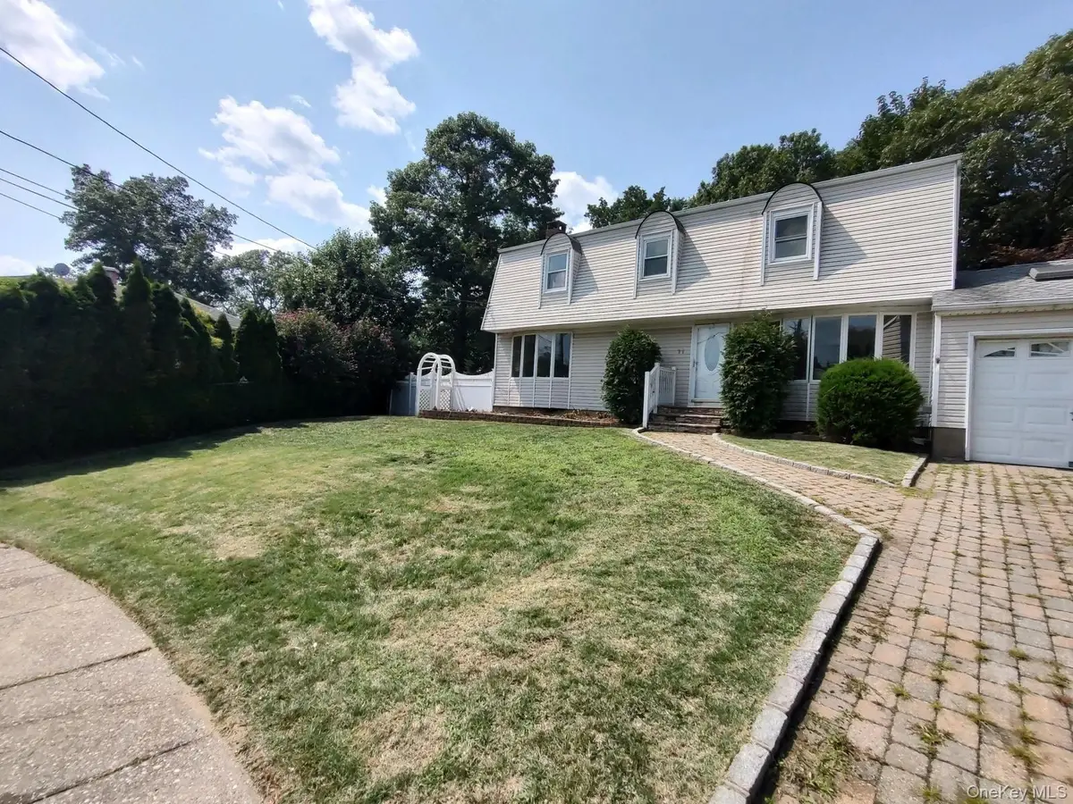 11 Hollo Drive, Holbrook, NY 11741 - #1