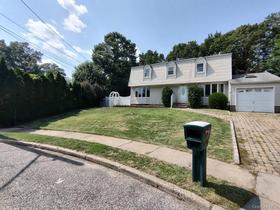 11 Hollo Drive, Holbrook, NY 11741 - #2