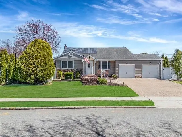 581 Roosevelt Avenue, Massapequa Park, NY 11762 - #1