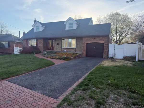 14 Grover Lane, East Northport, NY 11731