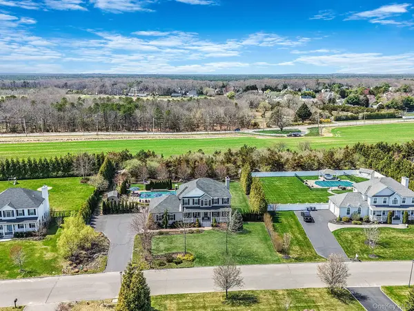 98 Calverton Court, Wading River, NY 11792