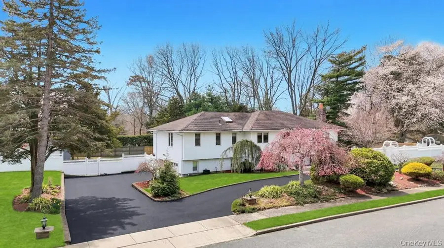 65 Pine Hill Lane, Dix Hills, NY 11746 - #3