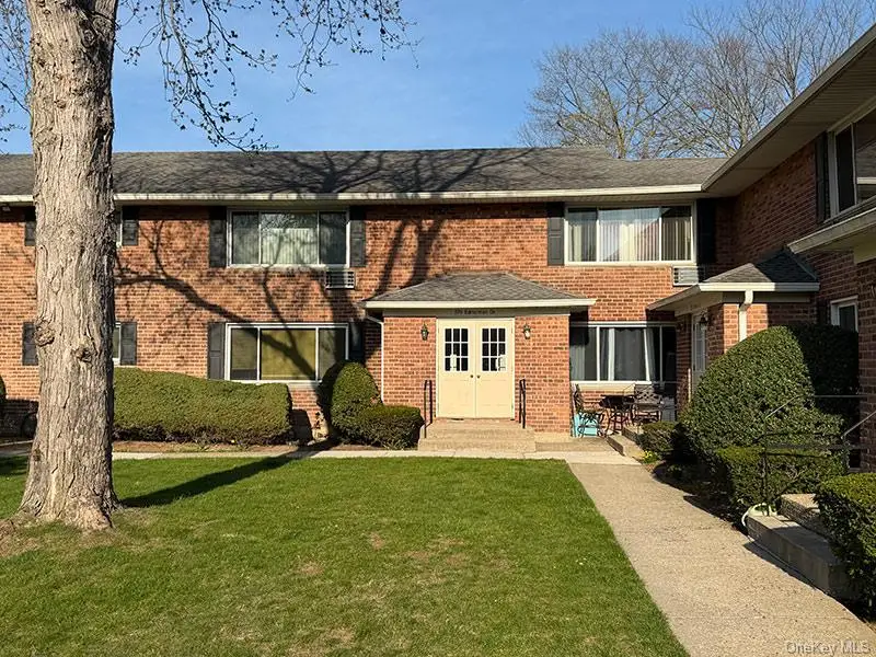 275 Edmunton #I-8, North Babylon, NY 11703 - #1