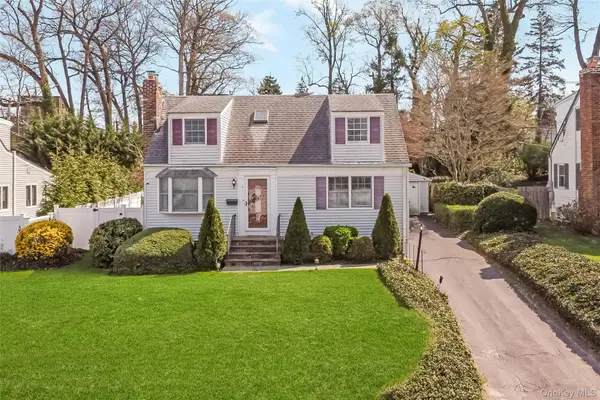 72 Seaman Road, Glen Cove, NY 11542