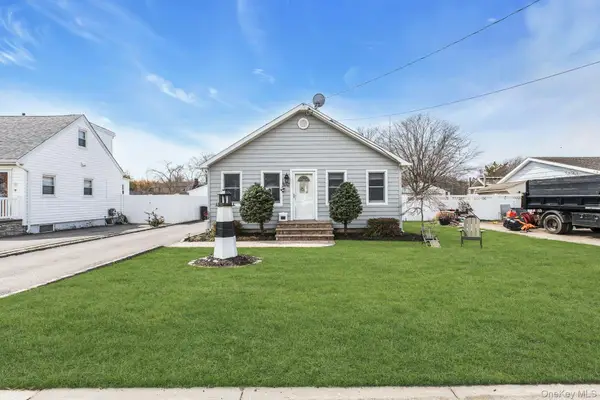 39 Ocean Avenue, Blue Point, NY 11715