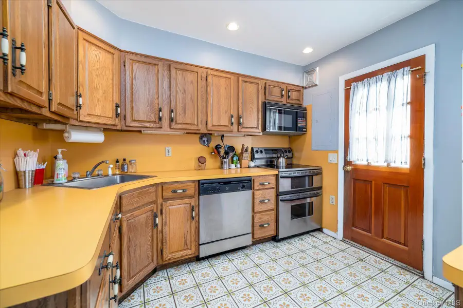26 Pebble Lane, Levittown, NY 11756 - #2