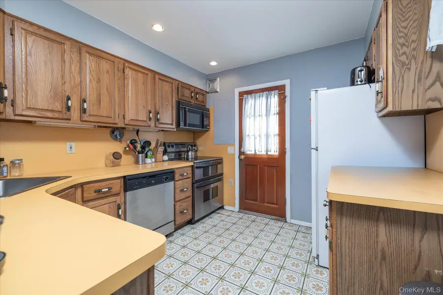 26 Pebble Lane, Levittown, NY 11756 - #3