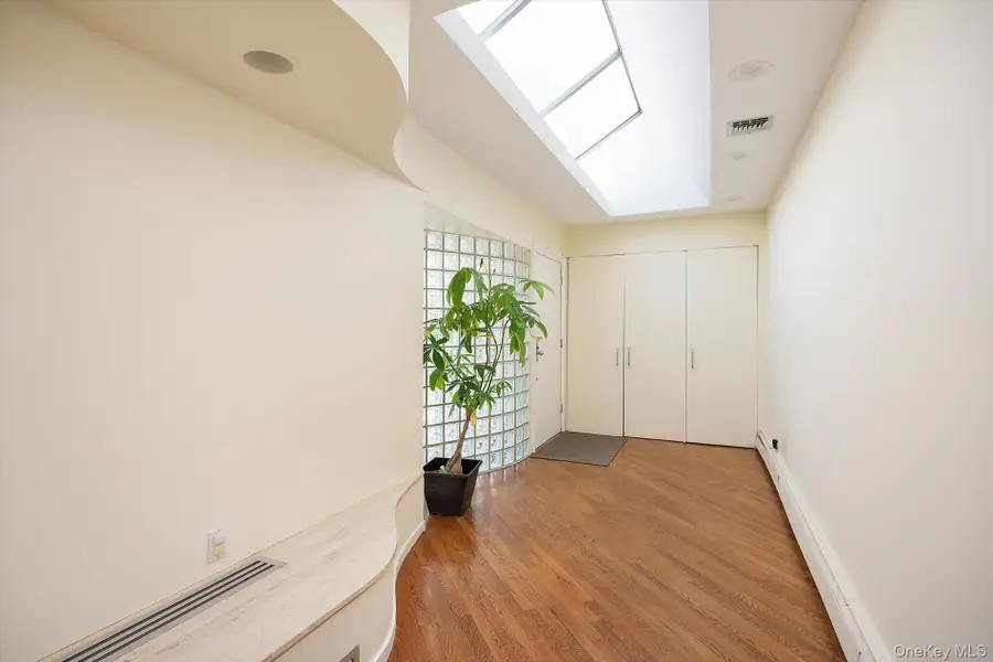 1 Somerset Drive N, Great Neck, NY 11020 - #3