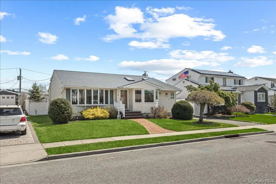 56 Haverford Road, Hicksville, NY 11801 - #3