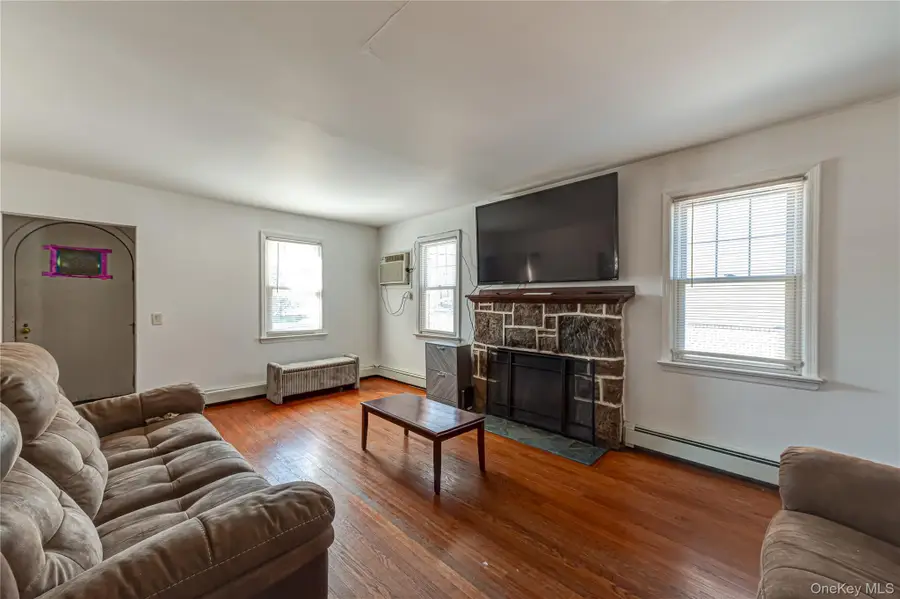 70 Bristol Street, Lindenhurst, NY 11757 - #3