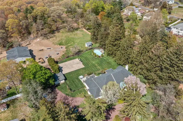 379 Smith Road, Ronkonkoma, NY 11779