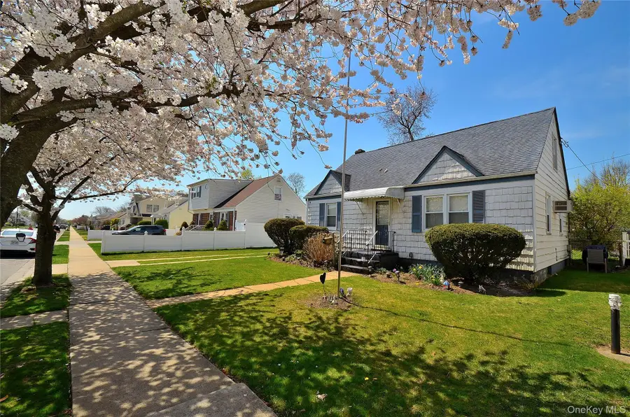 24 Linden Boulevard, Hicksville, NY 11801 - #2