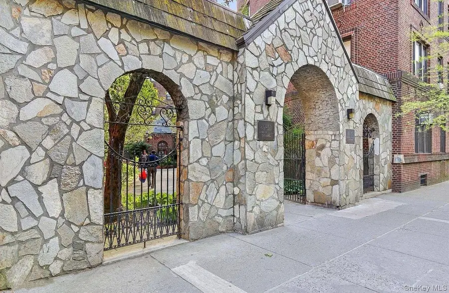 4220 Kissena Boulevard #E18, Flushing, NY 11355 - #2