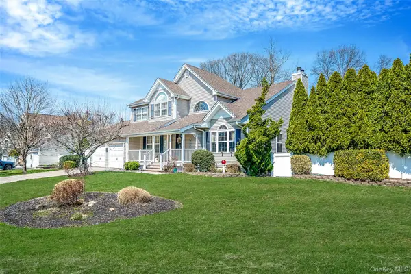 1 Ivy Court, Centereach, NY 11720