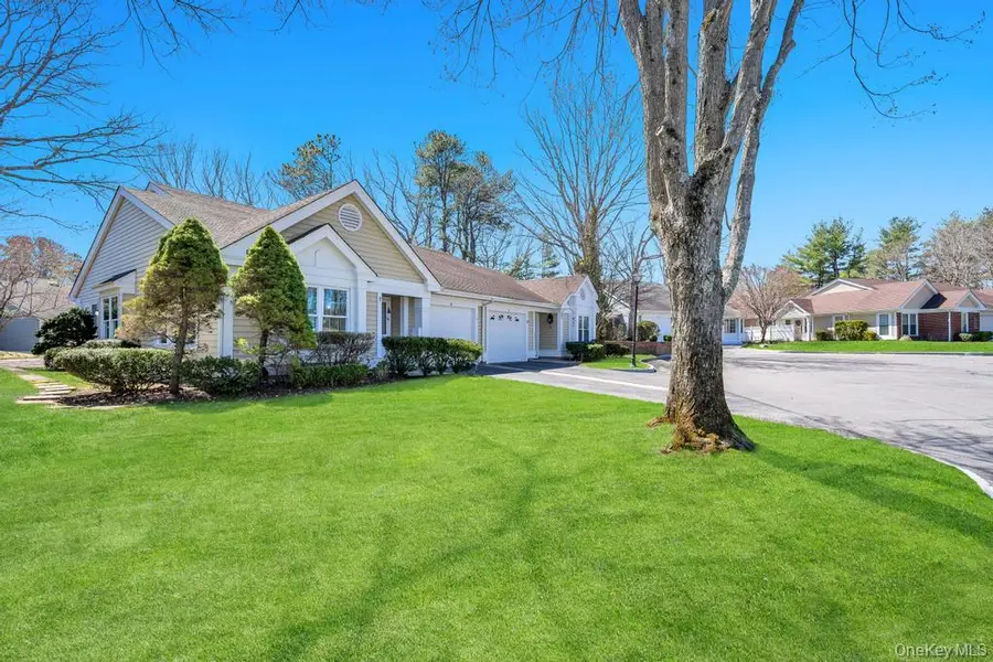 12 Baldwin Court, Ridge, NY 11961 - #2