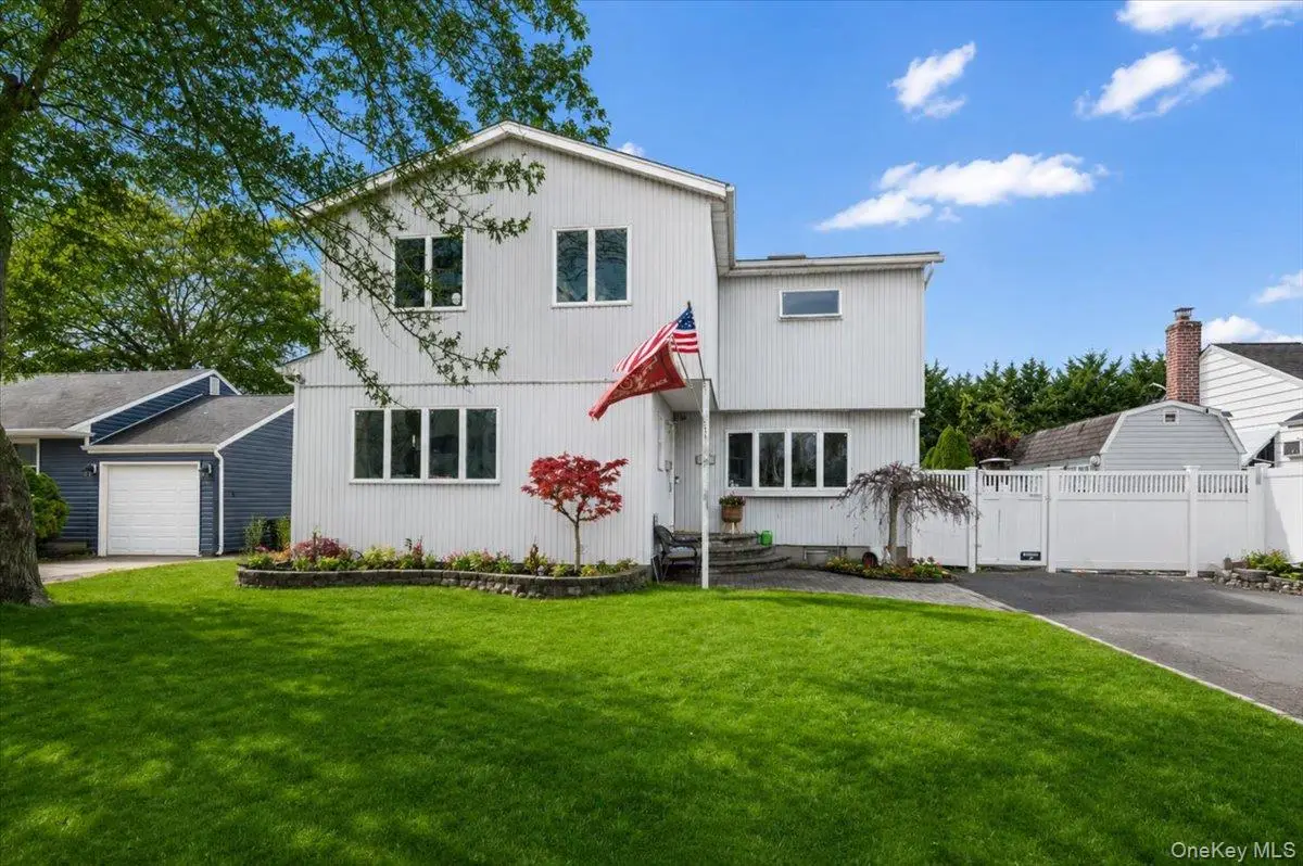 44 E End Avenue, Hicksville, NY 11801 - #1