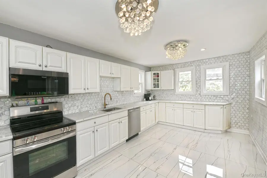 5 Shadywood Court, Huntington, NY 11743 - #3