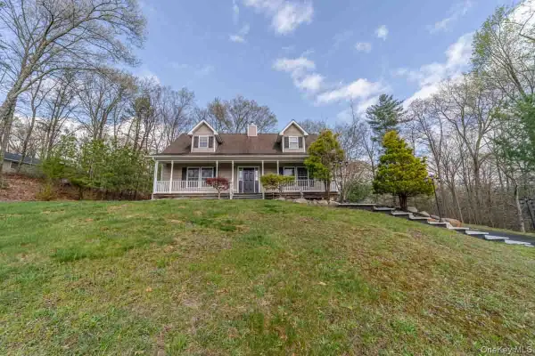 6 Stonybrook Road, Pine Bush, NY 12566