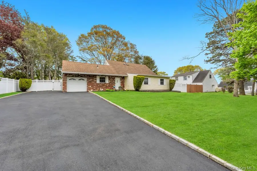 61 Pitchpine Place, Medford, NY 11763 - #2