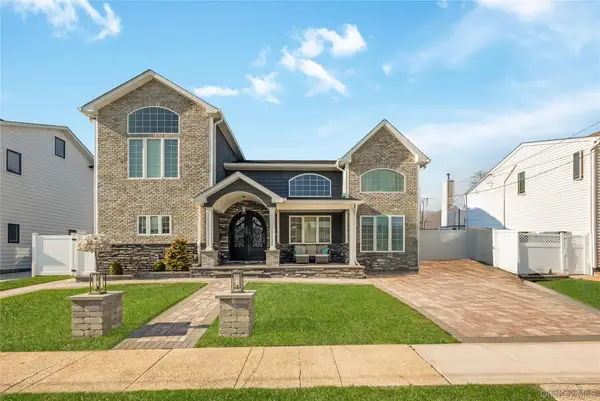 42 Sandy Lane, Massapequa, NY 11758