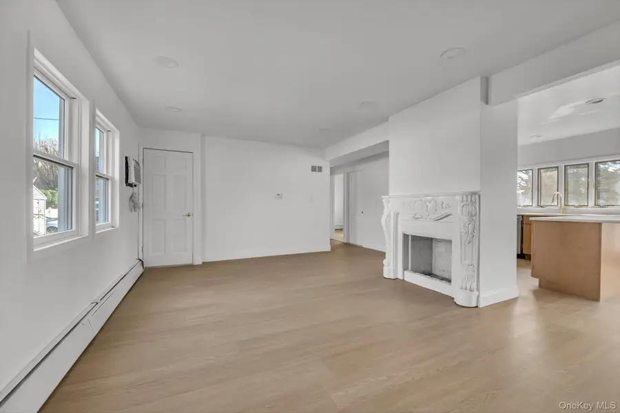 21 Bird Lane, Hicksville, NY 11801 - #2