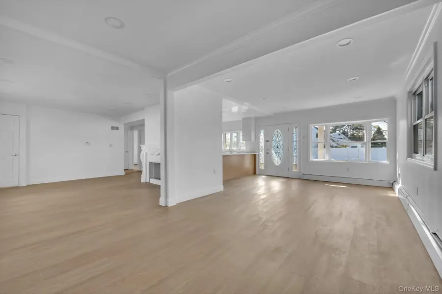 21 Bird Lane, Hicksville, NY 11801 - #3