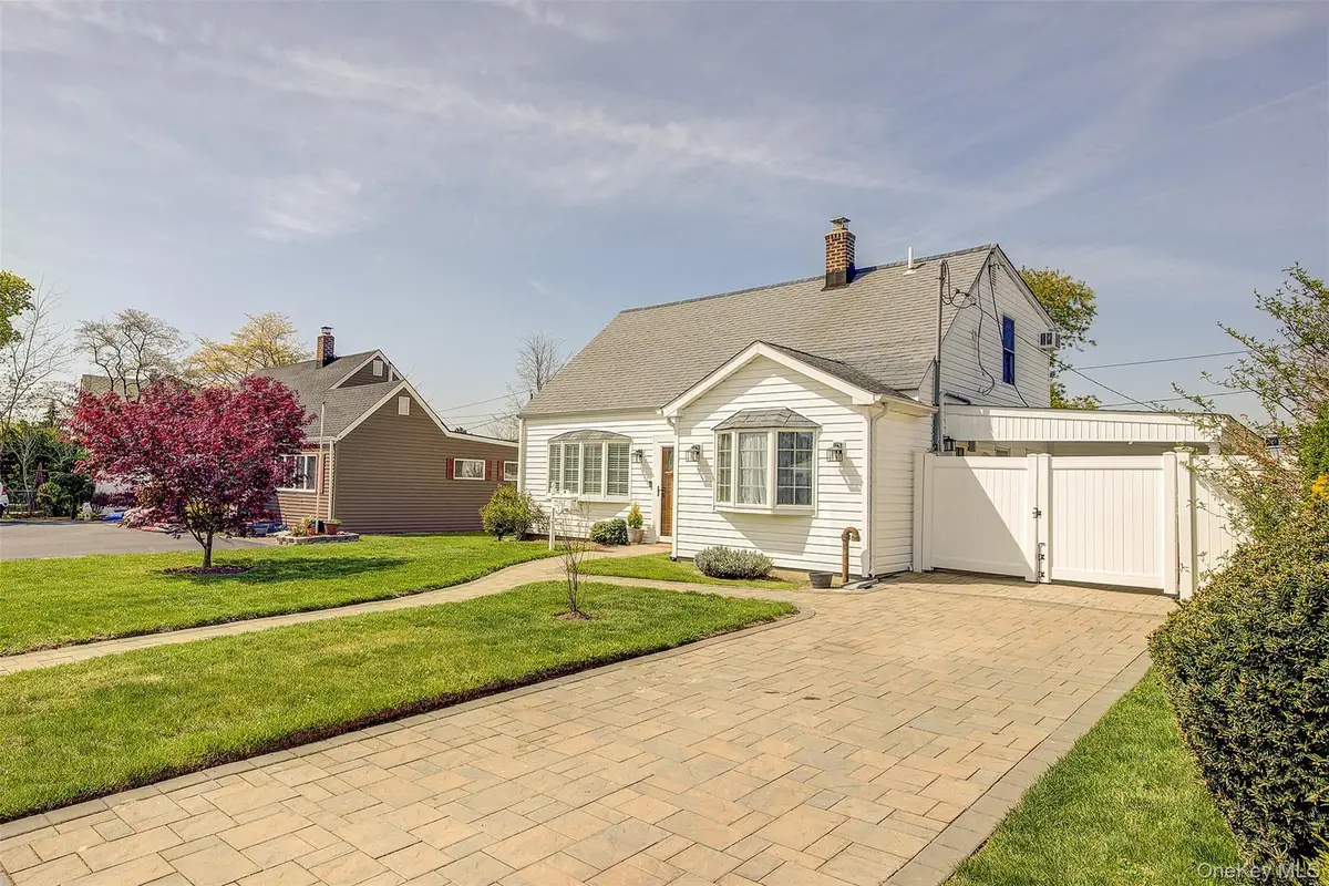 12 Crescent Lane, Levittown, NY 11756 - #1