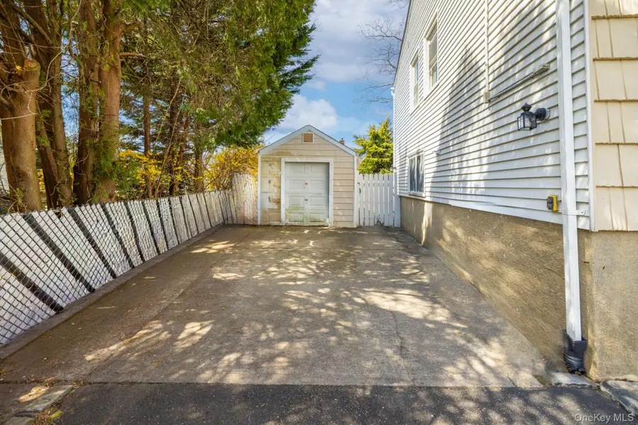 20 Gardenia Lane, Hicksville, NY 11801 - #3