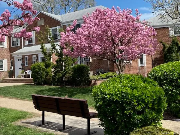 260-17 75th Avenue #Duplex, Glen Oaks, NY 11004