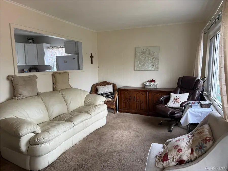 21 Independence Avenue, Babylon, NY 11702 - #3