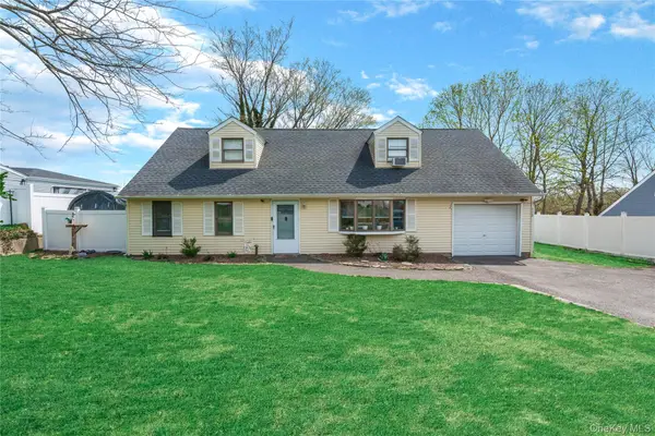 112 Rosemont Avenue, Farmingville, NY 11738