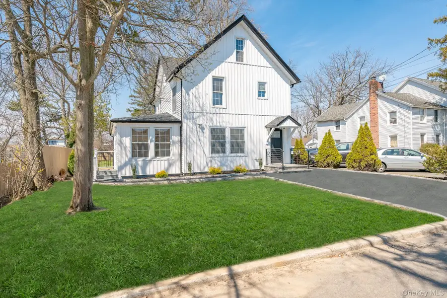 227 N Railroad Avenue, Babylon, NY 11702 - #2