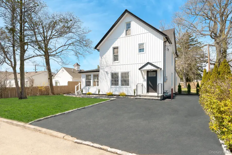 227 N Railroad Avenue, Babylon, NY 11702 - #3