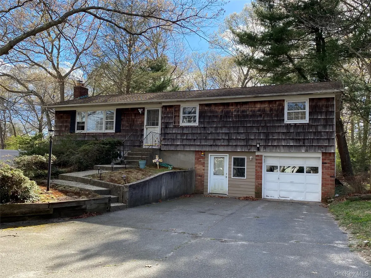 20 Oak Place, Selden, NY 11784 - #1