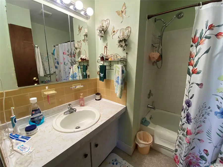 20 Oak Place, Selden, NY 11784 - #2