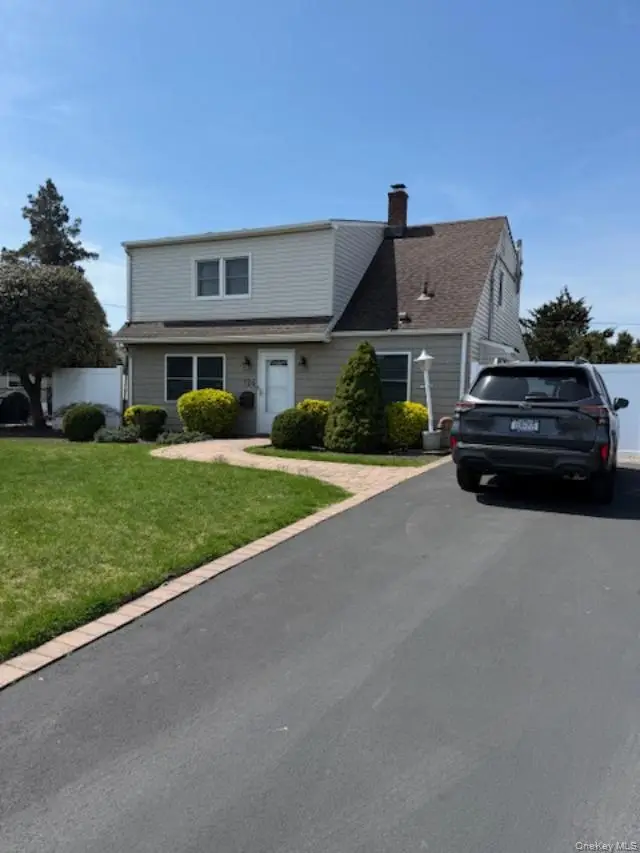 124 Saddle Lane, Levittown, NY 11756 - #2