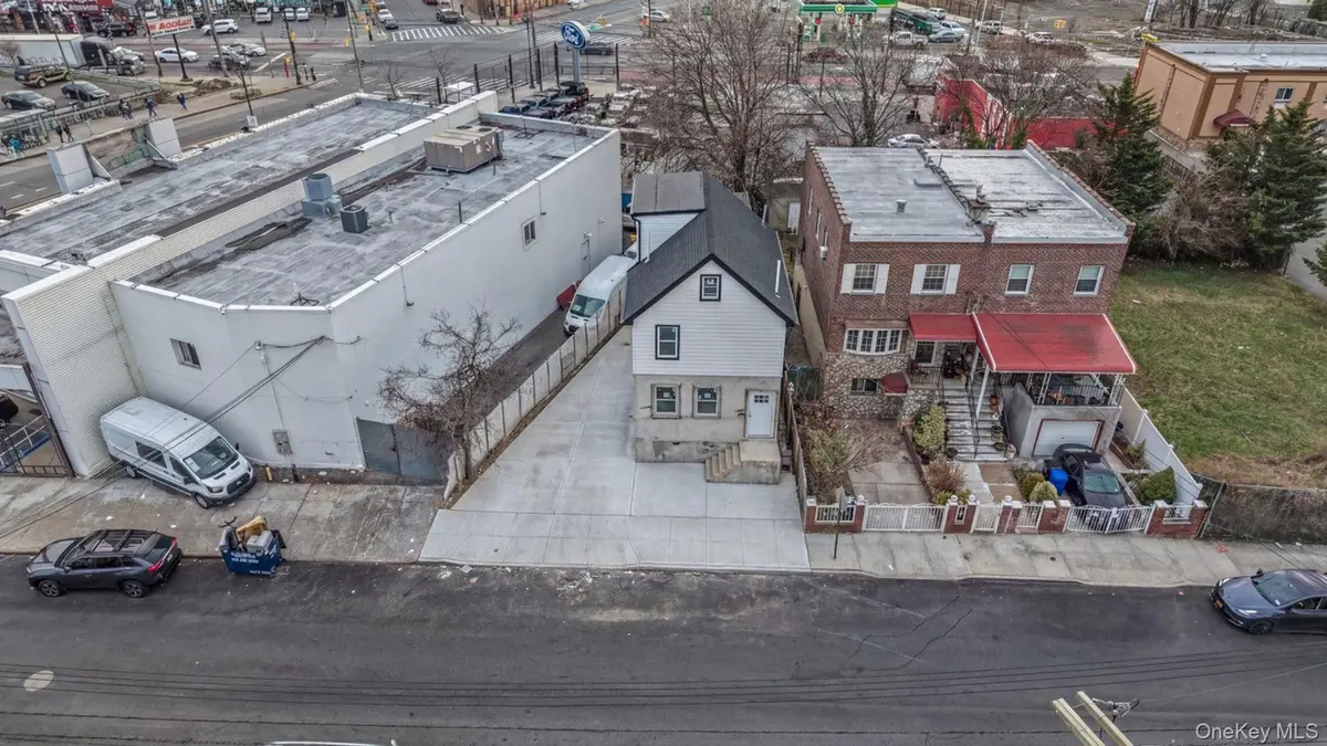 1148 E 211th Street, Bronx, NY 10469 - #1