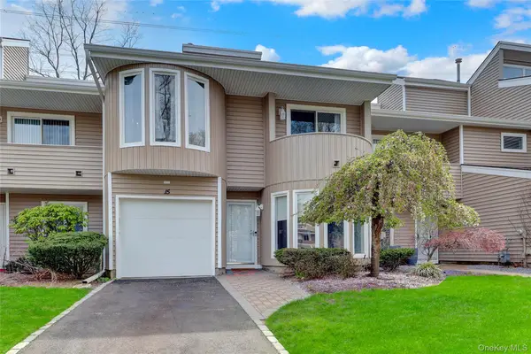 15 Kristin Lane, Hauppauge, NY 11788