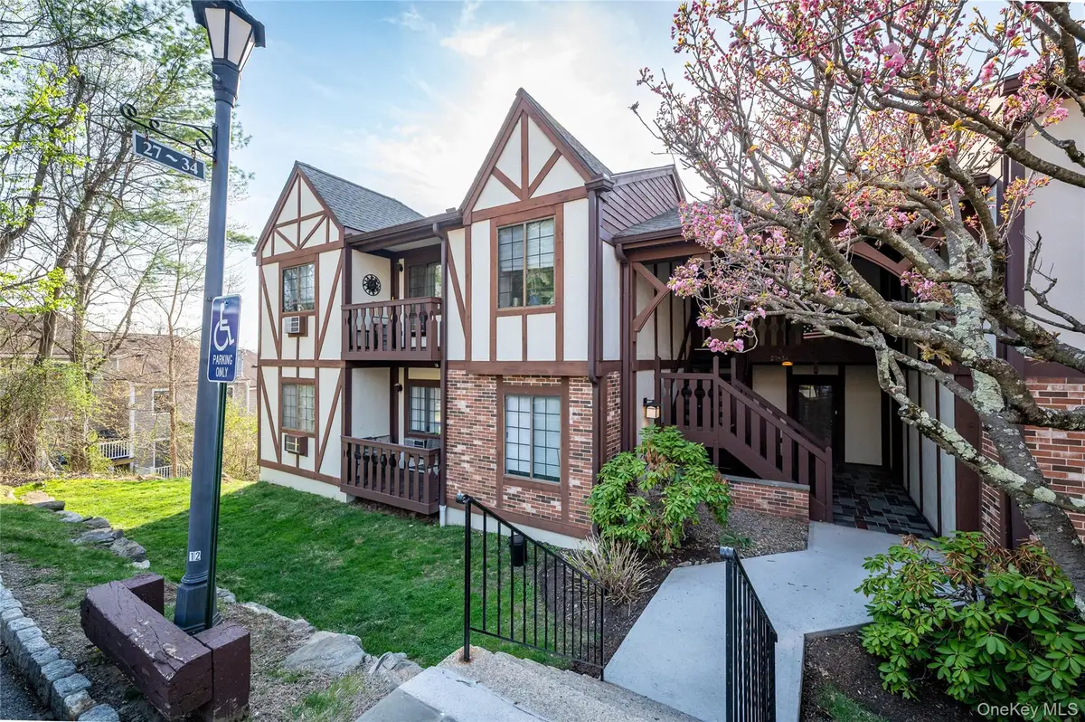 33 Foxwood Circle, Mount Kisco, NY 10549 - #1