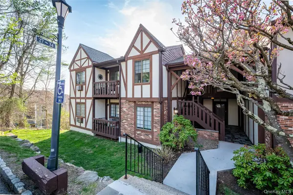 33 Foxwood Circle, Mount Kisco, NY 10549