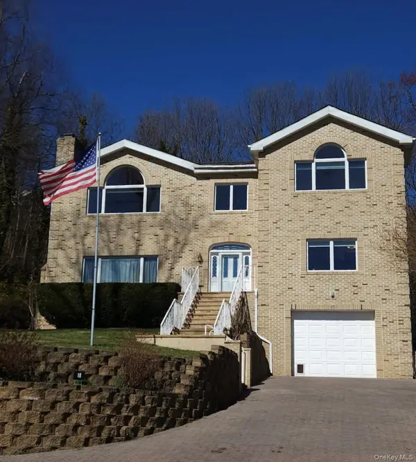 16 E Slope Road, Bayville, NY 11709