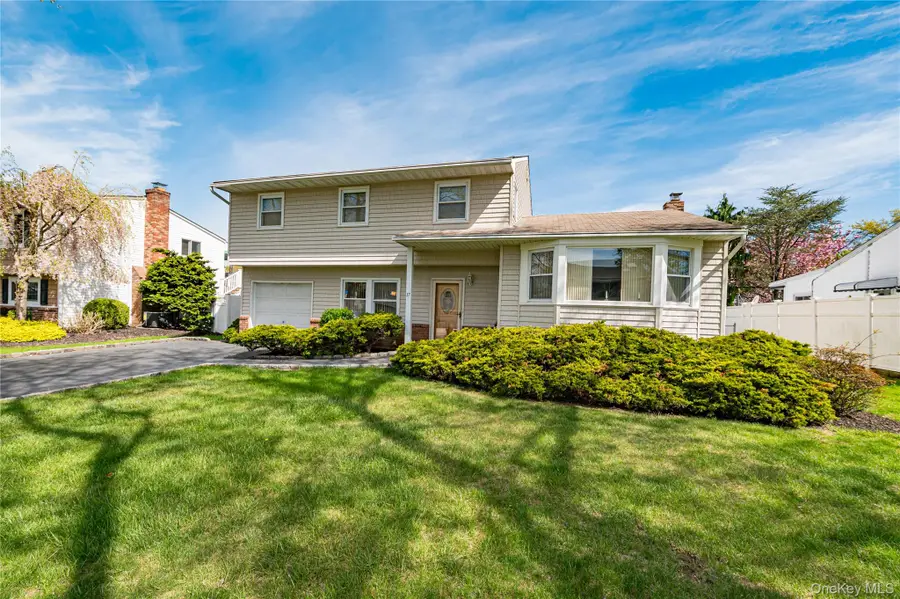 17 Wentworth Drive, Dix Hills, NY 11746 - #3