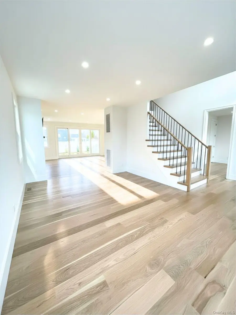 5 Baker Lane, Levittown, NY 11756 - #3