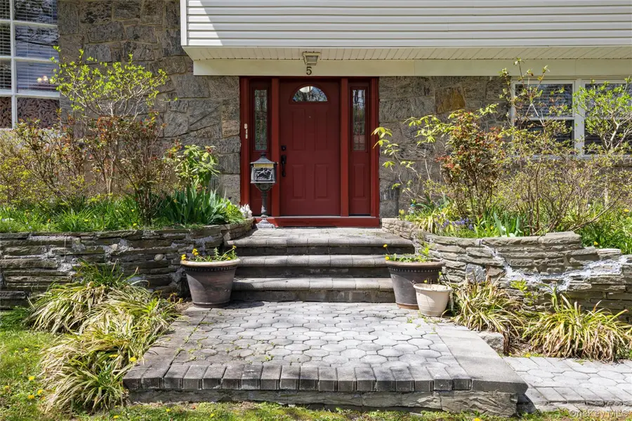 5 Highpoint Drive, Huntington, NY 11743 - #3