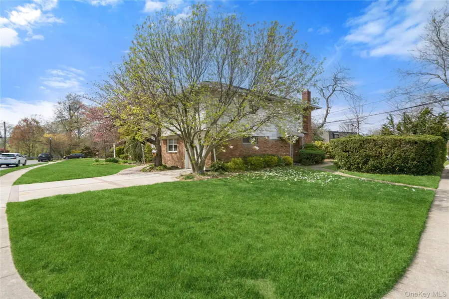 2 Starfire Lane, Williston Park, NY 11596 - #2