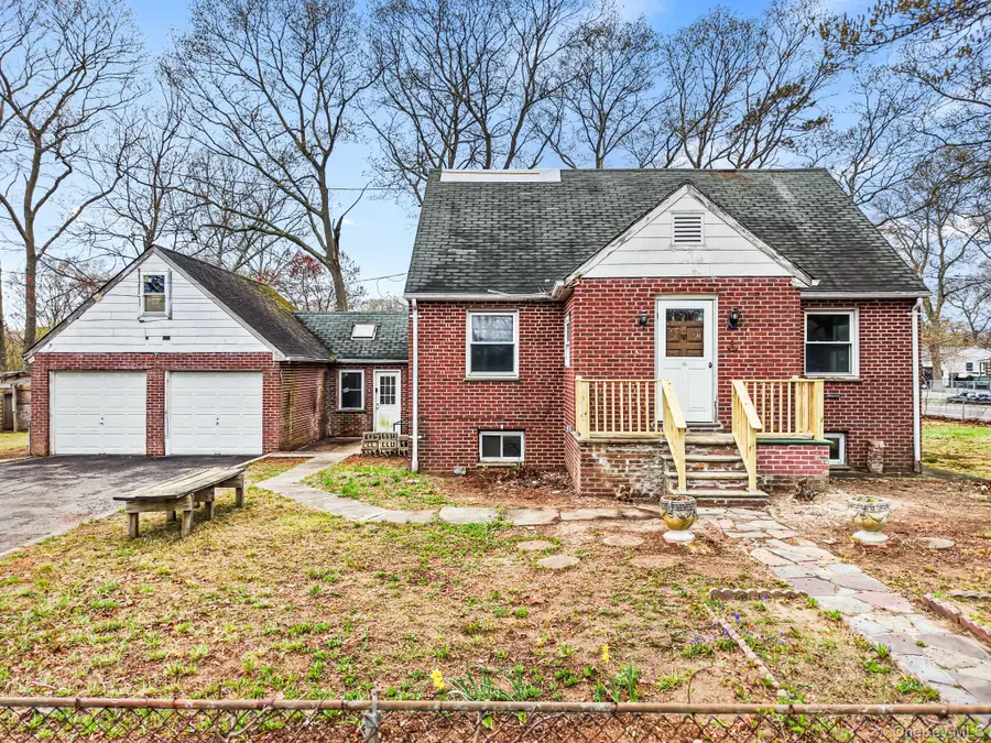 25 Revilo Avenue, Shirley, NY 11967 - #3