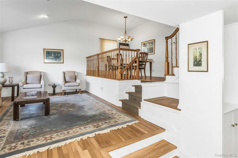 17 Fresno Drive, Plainview, NY 11803 - #2