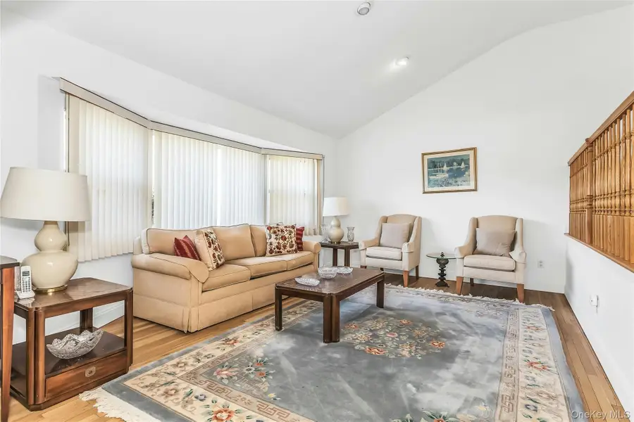 17 Fresno Drive, Plainview, NY 11803 - #3