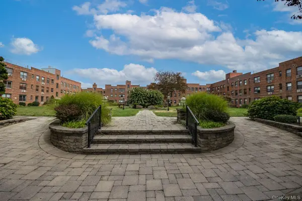 1 Jefferson Avenue #H8, Rockville Centre, NY 11570