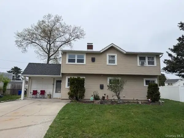 176 Kingfisher Road, Levittown, NY 11756